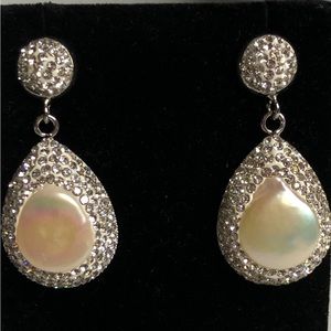 White freshwater pearl elegant earrings